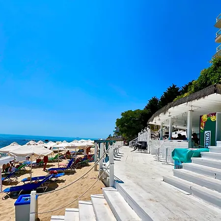 Golden Sands La *