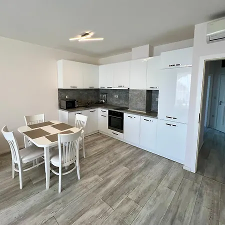Апартаменты Golden Sands La